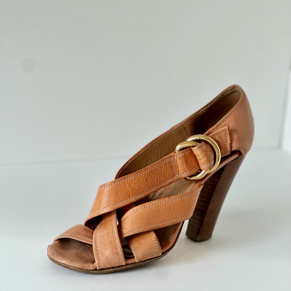 BEATERS: Vintage Chloé Pêche O Ring Leather Strap Chunky Heel (38)